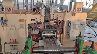 五菱車(chē)廂板生產(chǎn)線配置焊本中頻滾焊機(jī)